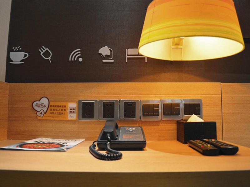 Iu Hotel Chongqing Jiefangbei Exterior foto